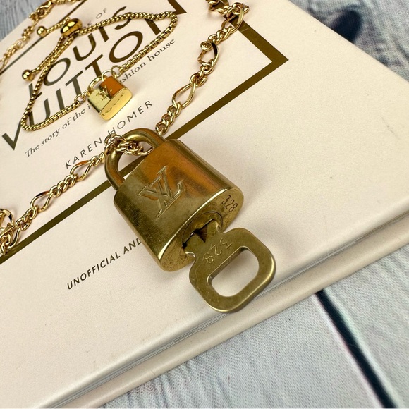 Louis Vuitton vintage lock and key necklace with bracelet - Picture 2 of 5